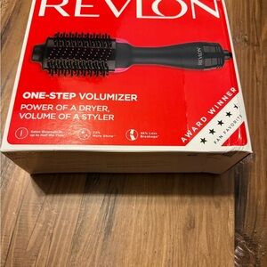 Revlon One-Step Volumizer in Black and Red